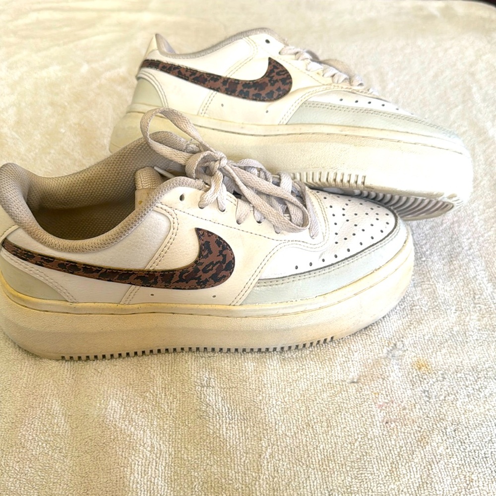 Nike Alta court vision women’s platform Athletic shoe size 8